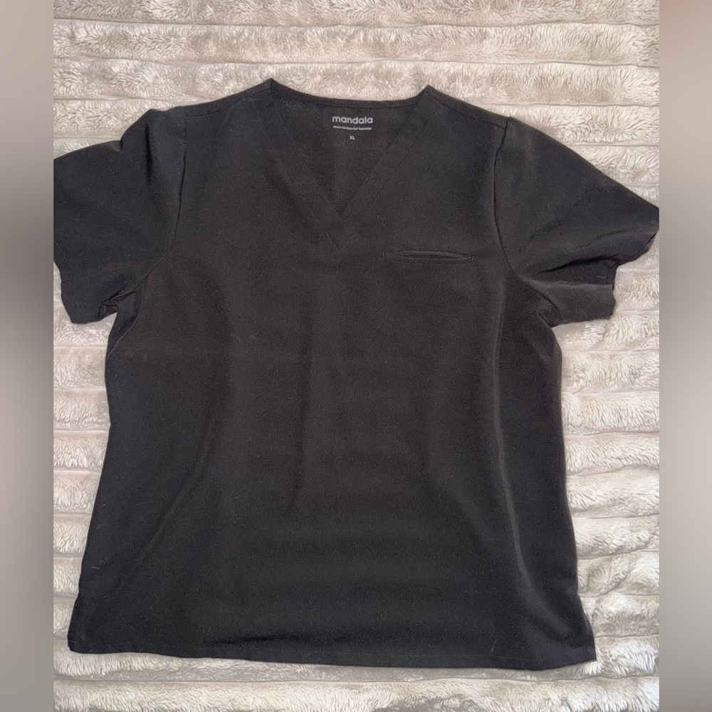 Mandala black scrub top, size XL. One pocket